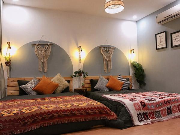 https://local-life-files.s3.us-east-1.amazonaws.com/1600/1756885184898-thiet-ke-phong-ngu-homestay-6.jpg